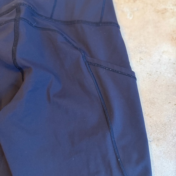 Lululemon Navy Blue Capri Leggings – Size 2 - Picture 3 of 5